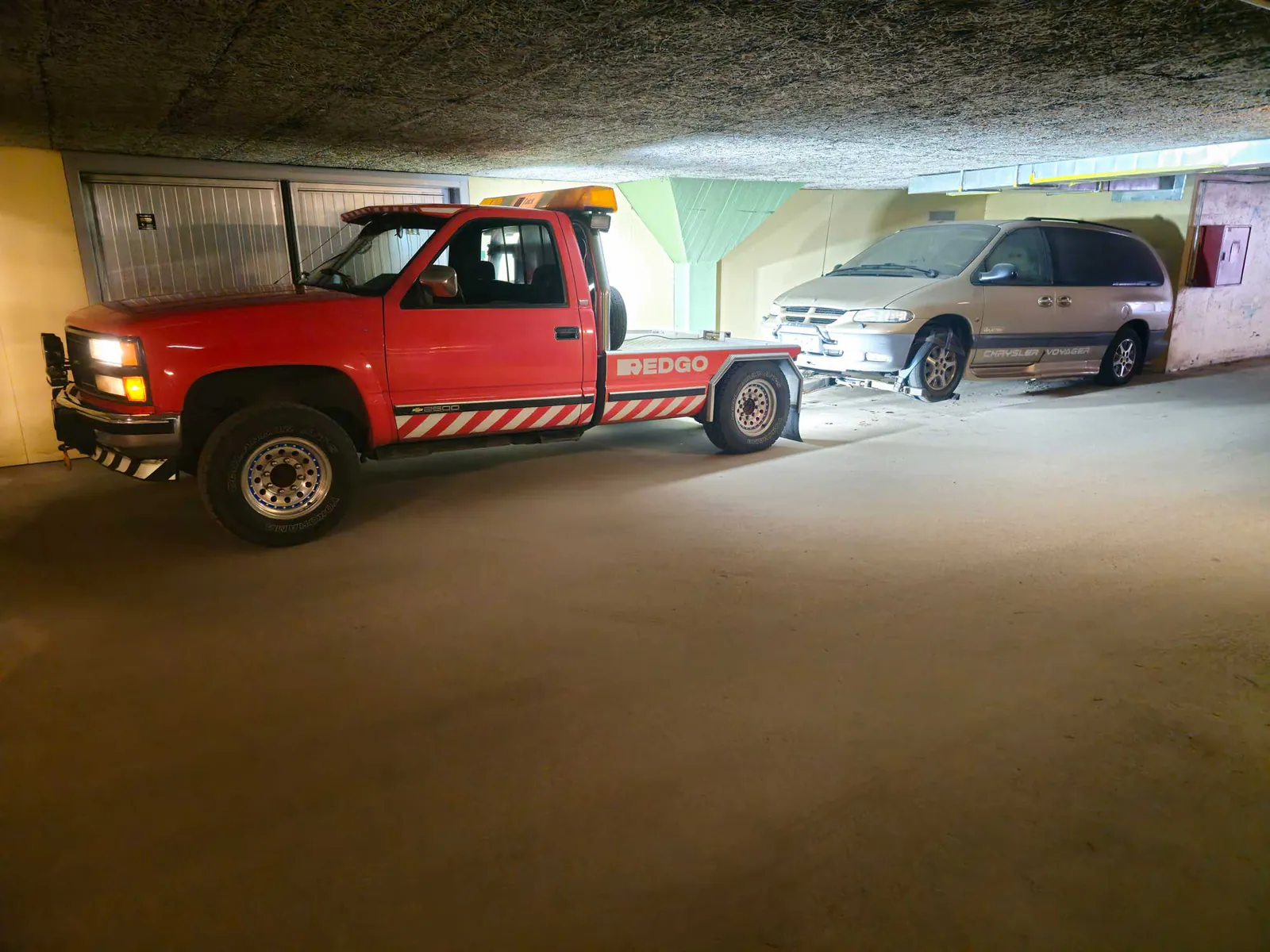 Kompakt bärgningsfordon anpassat för garage